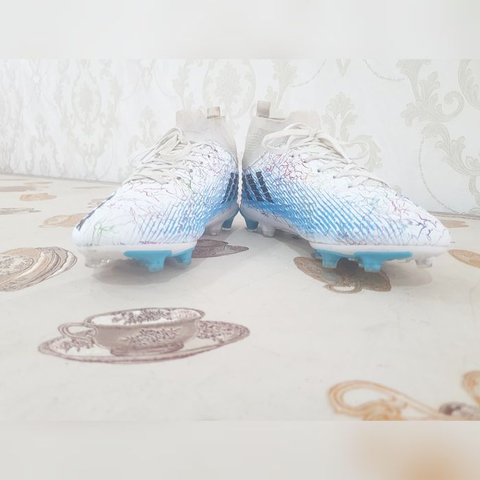 Futbol uchun tishli butsi