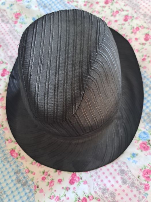 Дамска  шапка с периферия