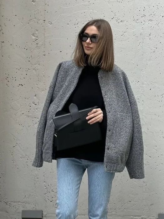 Модный серый бомбер