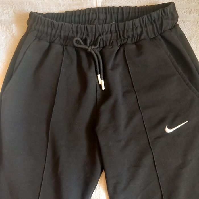 Pantaloni Nike, marimea M, nou fara eticheta, originali