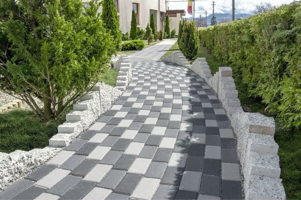 Montaj pavaj ,borduri,rigole si gazon