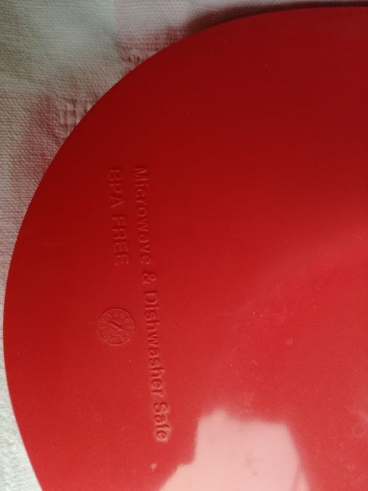 Вакуумираща се чиния за самостоятелно хранене