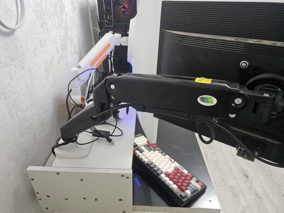 Монитор Acer 22дюйма вместе с кронштейном