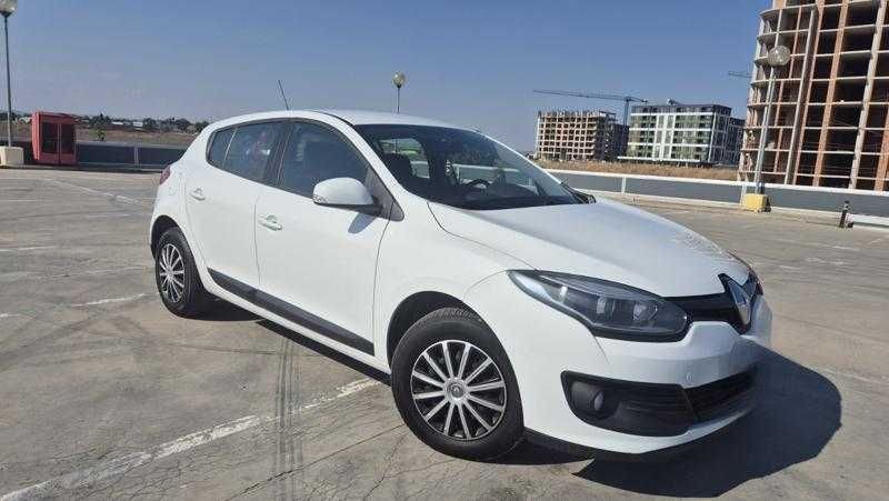 Продавам Рено Меган