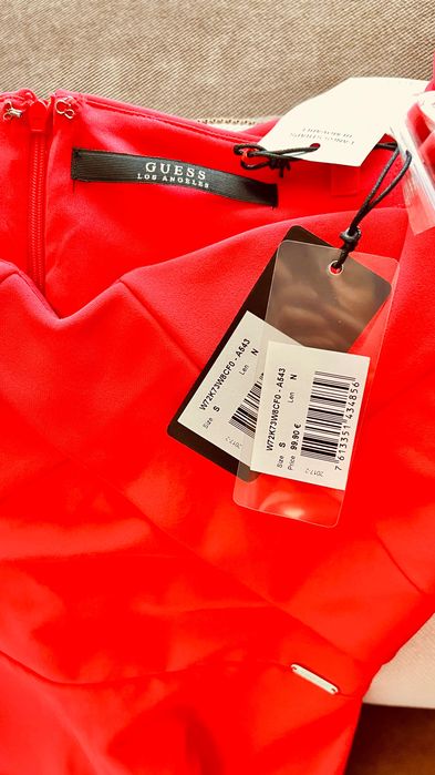 Елегантна рокля Guess Los Angeles