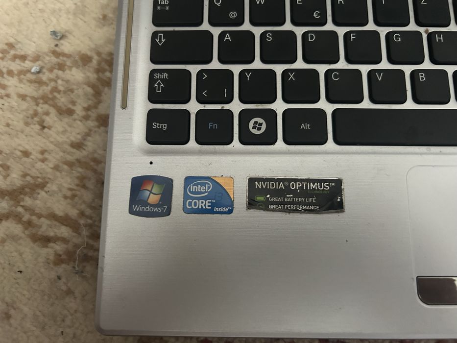 Vand Laptop samsung pentru piese