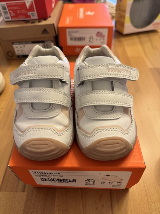 Обувки biomehanica и adidas