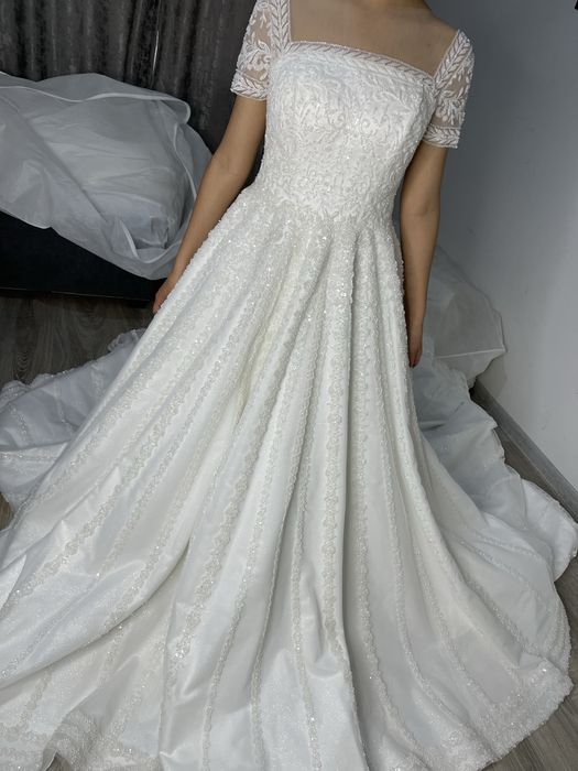 Туй либослари сотилади янги салон очищ учун заказга тикилган