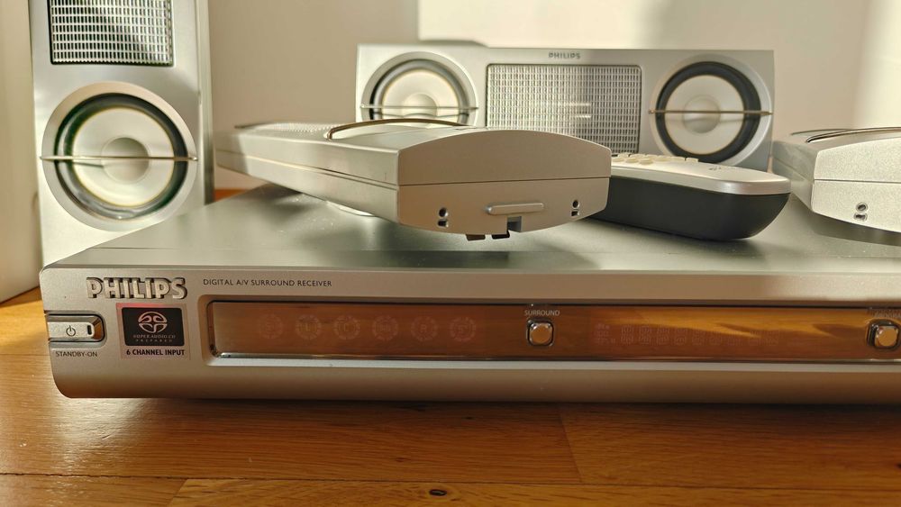 Домашна кино система Филипс home theatre Philips LX-700 + подарък - DVD player DVP 5960