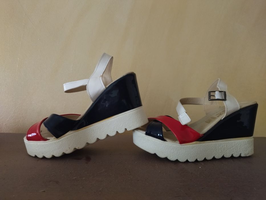 Дамски сандалети