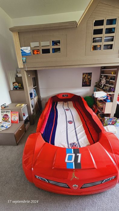 Pat mașina de curse include SALTEA stare impecabila