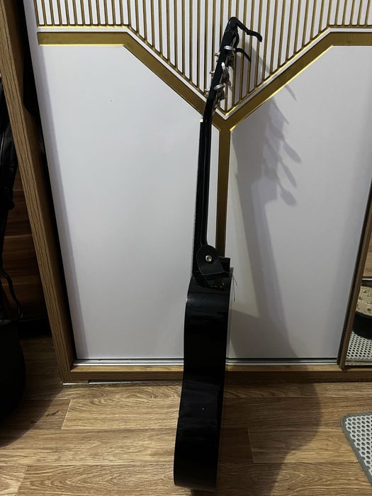 Акустическая гитара