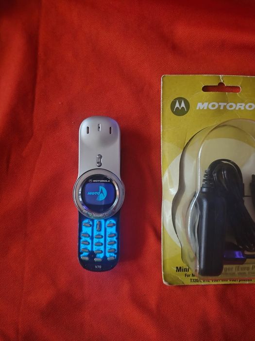 Motorola v70 + charger original sigilat ( unlocked, baterie f  buna)