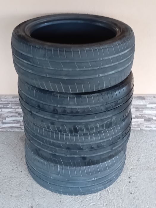 Anvelope vara 235 45 18
