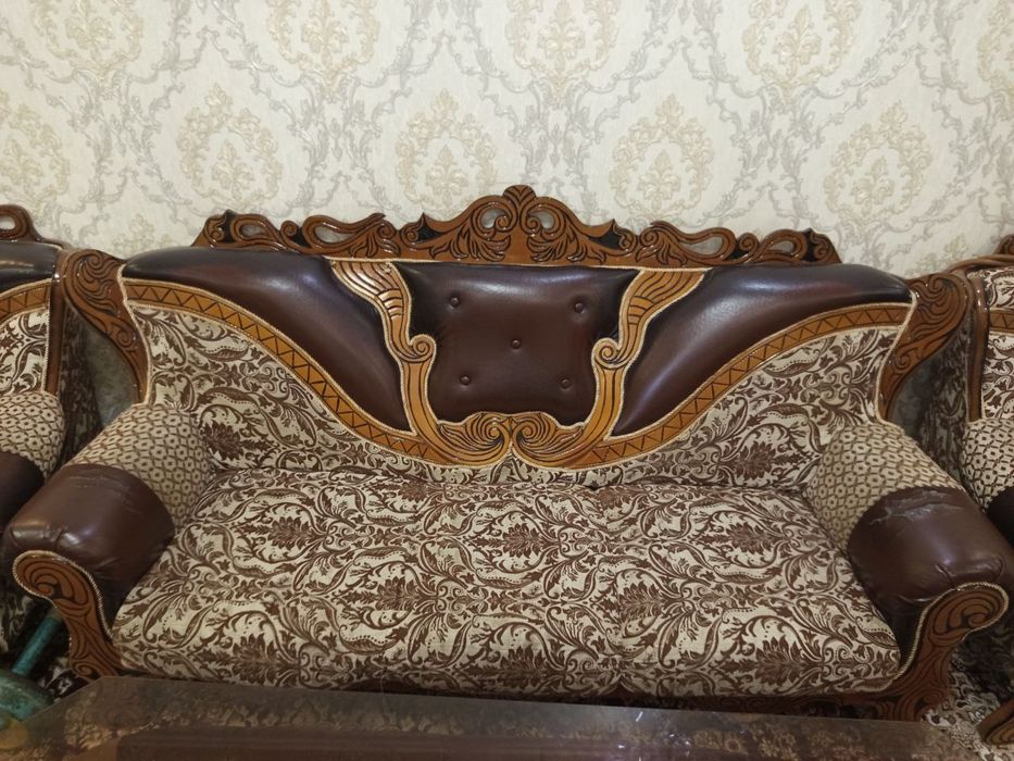 Срочно продам комплект гостиной мебели