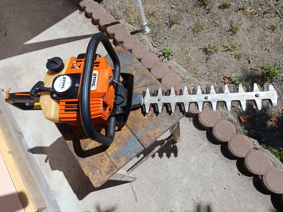 Foarfeca de taiat gard viu Stihl.