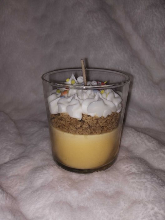 Ръчно изработени ароматни свещи и букети от соев восък