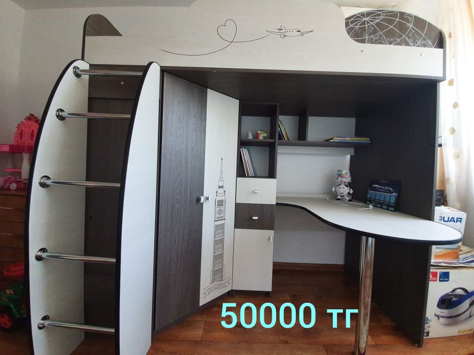 Срочно продам мебель в детскую 3 в 1,  угловой шкаф в прихожую, комод