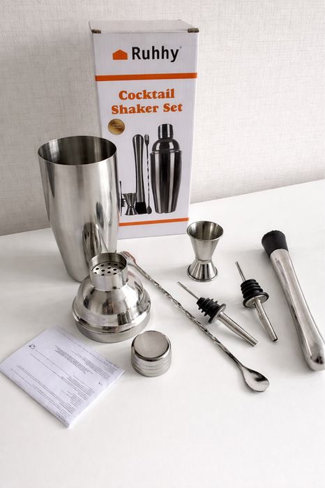 Нов комплект за коктейли - 6 части, шейкър