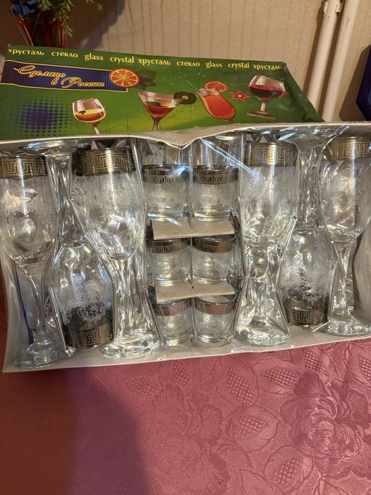 Продам подарочный набор фужеров и рюмок