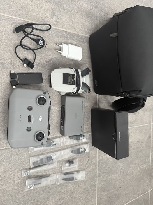 DJI Mini 2 Fly More Combo + geantă originală - set complet, ca nou
