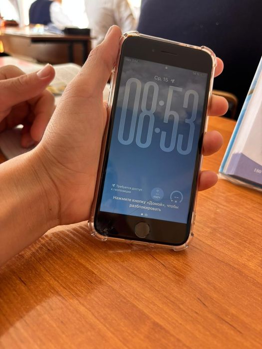ПРОДАМ айфон се2