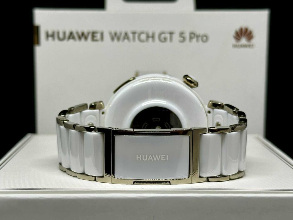 Смарт часовник Huawei WATCH GT 5 PRO CERAMIC 42mm / Перфектен