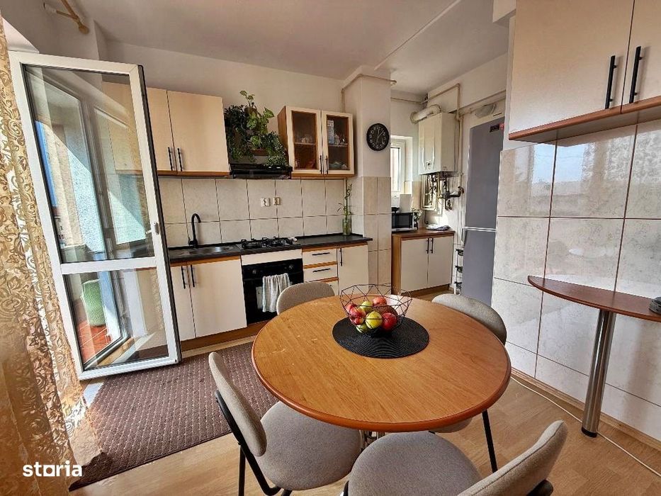 De vanzare Apartament 4 camere, zona Cetate - Scoala nr 7.