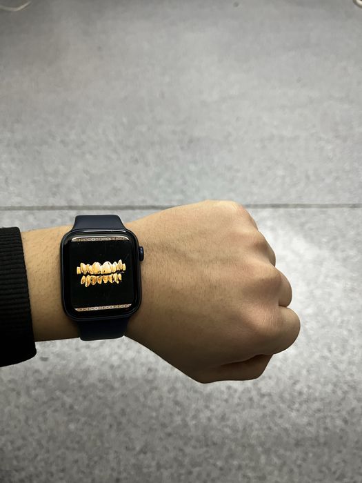 Apple Watch 6 продаётся