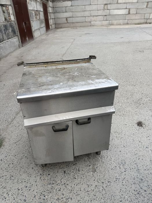 Продаются Кухонные столы . Нержавейка