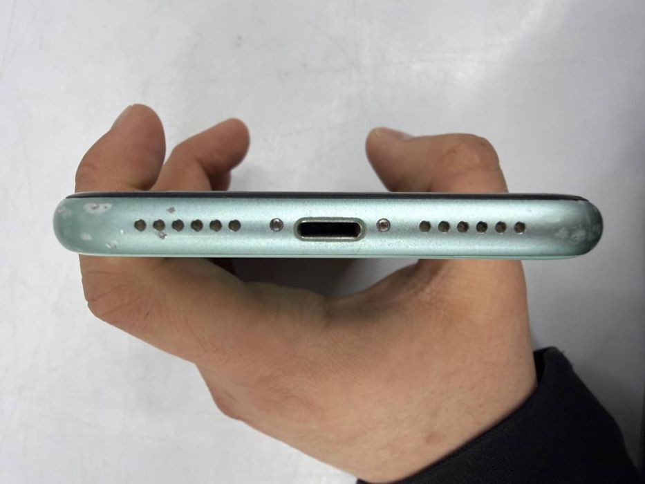 продам iPhone 11