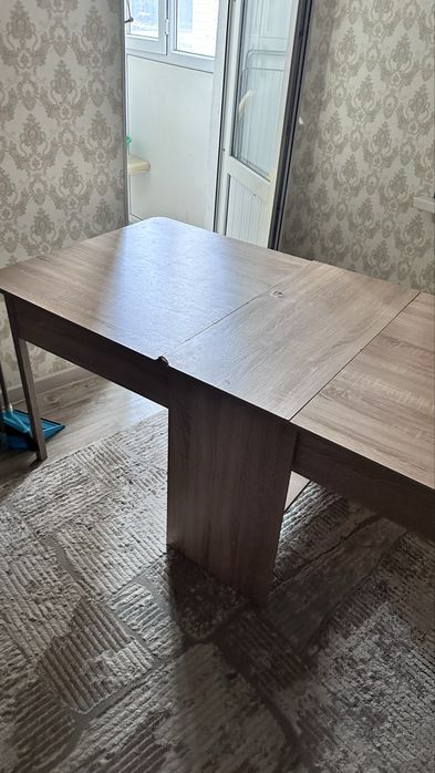 Продам раздвижной стол.