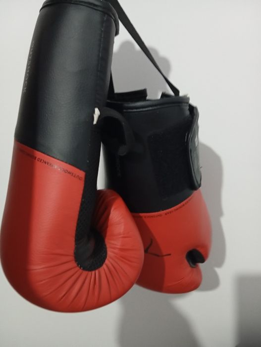 Vând mănuși de box