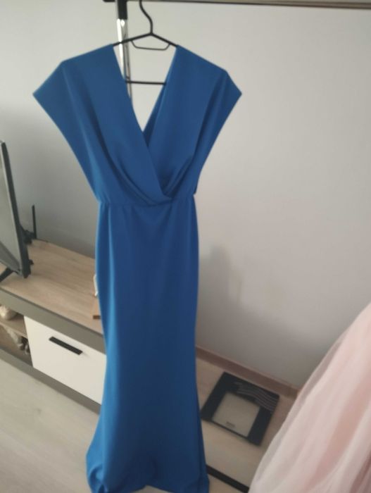 Дълга синя рокля