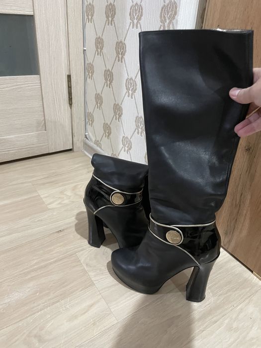 Модные сапоги Италии