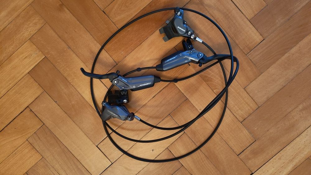 Спирачи SRAM Code Stealth, DB8, Renthal Fatbar Carbon, гуми Bontrager