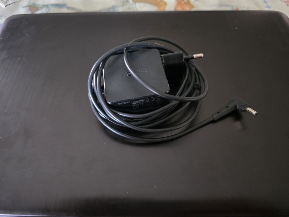 Лаптоп X540U i3-6006U, GeForce 920MX 2GB, 4GB Ram, SSD
