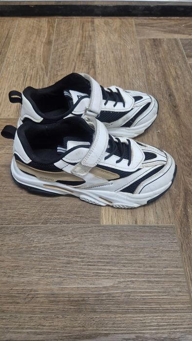 Кроссовки белые р.36