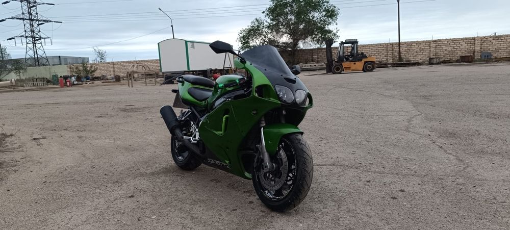Kawasaki zx7r продам