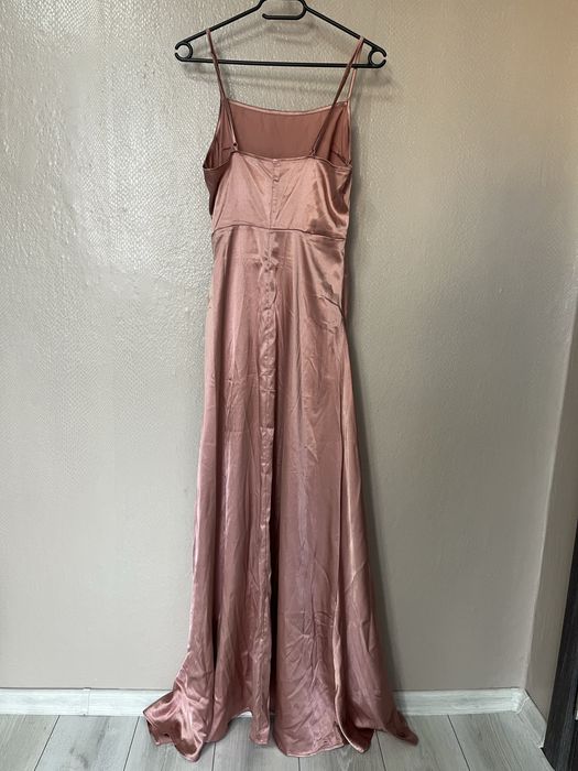 Официални рокли.