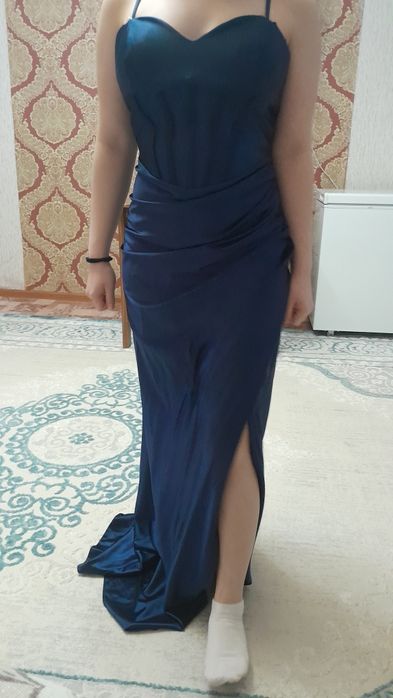 Продам срочно платье на любой вечер