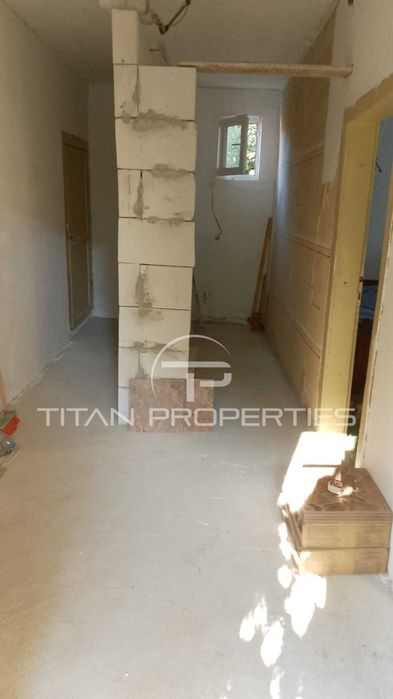 Двуетажна къща в Брацигово