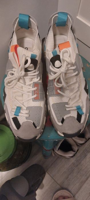 spălător franke  scaun birou  adidasi