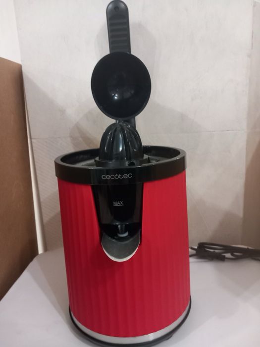 Електрическа сокоизстисквачка-Cecotec Xqueeze RetroJuice 600