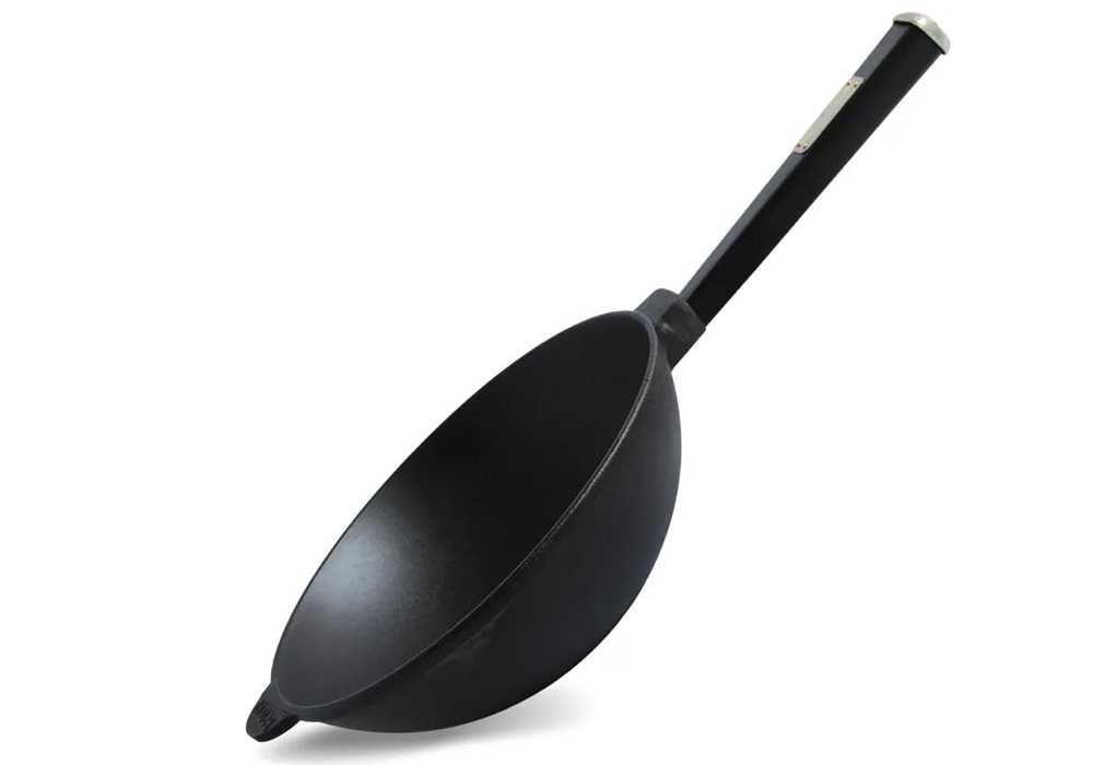 Чугунен УОК тиган с дървена дръжка, 24 см и 26 см