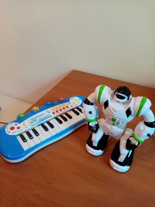 Детски Calvin робот и Мини пиано синтезатор, нови. За деца от 3 до 5 г