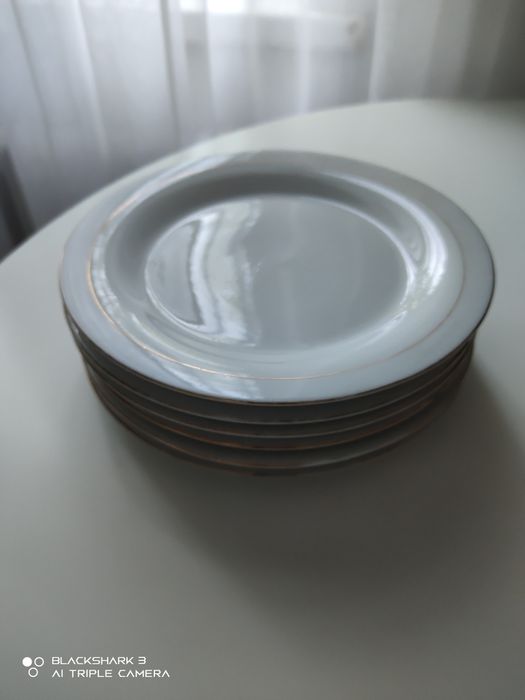 Набор тарелок фарфоровых