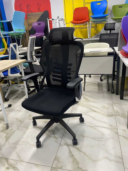 Продам офисные кресла разные