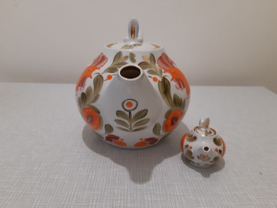 Чайники, сахарницы