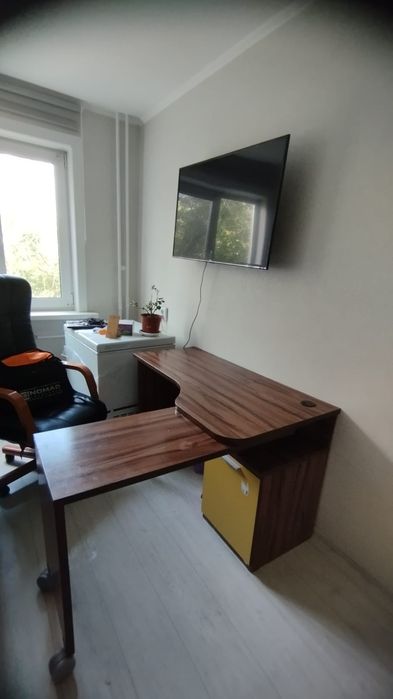 продам школьный стол